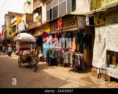 Scène de rue à Sangatrashan Bazar, New Delhi, Inde Banque D'Images