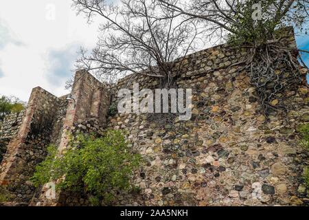 Royals de mines des Douanes, La Libertad, mine de nouvelles mines. Antiogua aammp de oro dans le La Aduana communauté dans la ville magique de Alamos Sonora, Mexique. Dans ses environs sont les Royals de Mines de la douane, la Quintera, La Nacacherán, dans le même lieu est administré par Pedro Perrón. © (© Photo : LuisGutierrez NortePhoto.com) / "Reales de Minas de la Aduana, Mina La Libertad, Minas Nuevas. Antiogua aammp de oro en la comunidad La Aduana en el Pueblo Mágico de Alamos Sonora, Mexique. En sus cercanías se hallan los Reales de Minas de la Aduana, La Quintera, La Nacacherán, en el mismo sitio la poseen don Pedro Banque D'Images