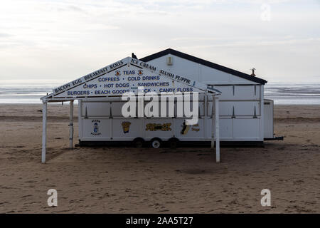 Snack-bar de plage fermée à Weston-Super-Mare Beach Banque D'Images