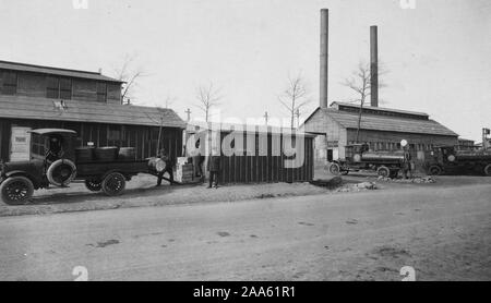 La guerre des industries - l'essence - La Standard Oil Company de camions des livraisons d'essence et d'huiles aux stations à Camp Devens, Massachusetts ca. 1915-1920 Banque D'Images