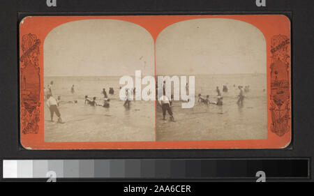 Vues comprend par Anthony, Keystone, Strohmeyer & Wyman et d'autres photographes et éditeurs. Robert Dennis Collection de vues stéréoscopiques. Titre conçu par cataloger. Vues de Coney Island, Brighton et Plages Manhattan : les gens sur la plage, dans l'eau, une vue montrant noyé boy, les sauveteurs et les badauds, bancs, Fer à Repasser Pier, Oriental Hotel et un manège appelé le Razzle Dazzle à Coney Island ; pavillon de musique, promenade, Hotel Brighton, Feltman's Hotel à Brighton Beach, Manhattan Beach Hotel, music stand ; barrière de péage sur la route Shell. ; Bains scène. (À l'Ouest La plage de Brighton, Coney est Banque D'Images