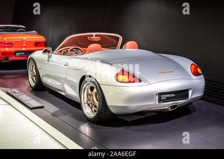 Stuttgart, Allemagne, nov 2019 Porsche Boxster concept 1993 au Salon automobile de Stuttgart, type 986, mi-roadster deux places à moteur construit par Porsche Banque D'Images