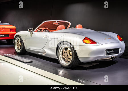 Stuttgart, Allemagne, nov 2019 Porsche Boxster concept 1993 au Salon automobile de Stuttgart, type 986, mi-roadster deux places à moteur construit par Porsche Banque D'Images