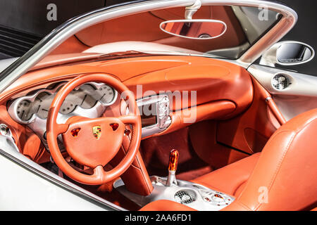 Stuttgart, Allemagne, nov 2019 Porsche Boxster concept 1993 au Salon automobile de Stuttgart, type 986, mi-roadster deux places à moteur construit par Porsche Banque D'Images