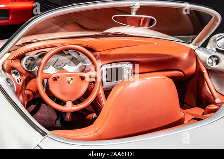 Stuttgart, Allemagne, nov 2019 Porsche Boxster concept 1993 au Salon automobile de Stuttgart, type 986, mi-roadster deux places à moteur construit par Porsche Banque D'Images