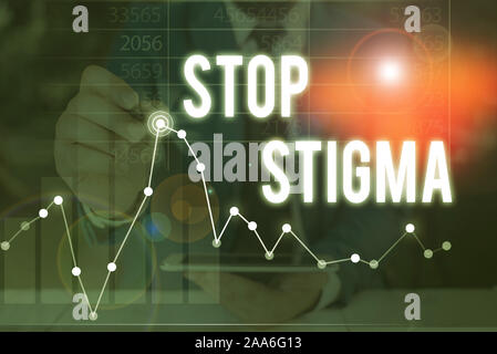 Texte de l'écriture manuscrite la stigmatisation d'arrêt. Photo conceptuelle fin le sentiment de réprobation que la plupart montrant dans la société ont Banque D'Images