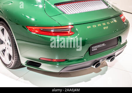 Stuttgart, Allemagne, nov 2019 vert irlandais Porsche 911 Carrera S 2017, Stuttgart Musée Porsche, 991 Series, 7ème génération, supercar construite par Porsche Banque D'Images
