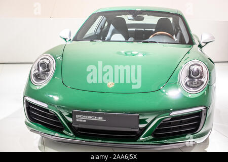 Stuttgart, Allemagne, nov 2019 vert irlandais Porsche 911 Carrera S 2017, Stuttgart Musée Porsche, 991 Series, 7ème génération, supercar construite par Porsche Banque D'Images