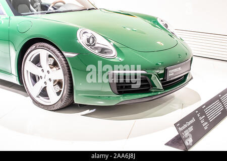 Stuttgart, Allemagne, nov 2019 vert irlandais Porsche 911 Carrera S 2017, Stuttgart Musée Porsche, 991 Series, 7ème génération, supercar construite par Porsche Banque D'Images