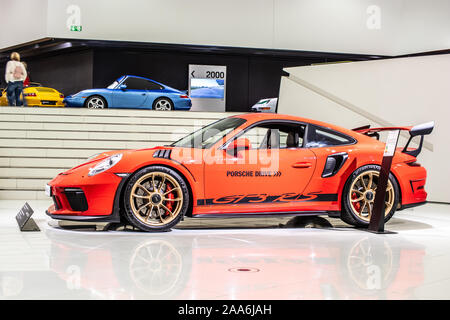 Stuttgart, Allemagne, nov 2019 : rouge métallique Porsche 911 GT3 RS, 2018, 991, série Septième Génération, supersport voiture construite par Porsche Banque D'Images