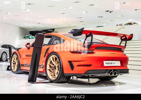 Stuttgart, Allemagne, nov 2019 : rouge métallique Porsche 911 GT3 RS, 2018, 991, série Septième Génération, supersport voiture construite par Porsche Banque D'Images