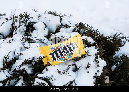 M&M's peanut chocolat bonbons, produit par Mars, Incorporated. MM's sont l'un des plus célèbres bonbons friandises dans monde depuis 1941 Banque D'Images