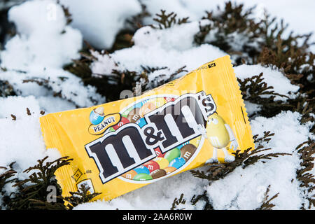 M&M's peanut chocolat bonbons, produit par Mars, Incorporated. MM's sont l'un des plus célèbres bonbons friandises dans monde depuis 1941 Banque D'Images