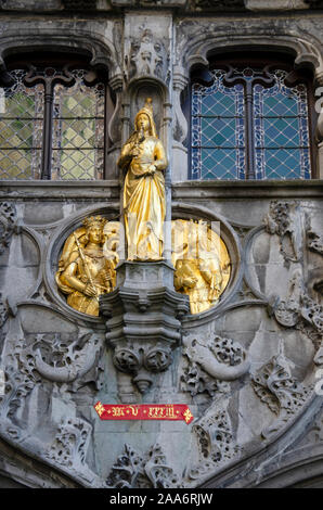 Statue dorée, Basilique du Saint-sang, place Burg, Bruges - Bruges, Belgique, Europe Banque D'Images