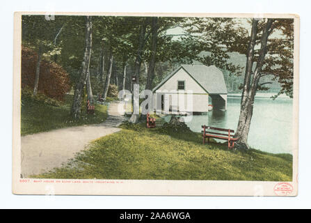 L'année 1902-1903. Passé à l'illustration, lorsque la réglementation postale autorisée adresse et message ensemble sur l'arrière. ; Boat House sur Echo Lake, Franconia Notch, N. H. Banque D'Images