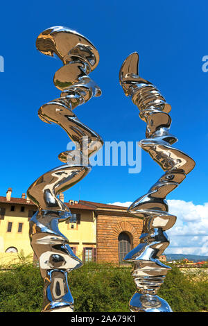 Tony Cragg, sculptures et colonnes elliptiques au point de vue jardins Boboli à Florence, Italie. Banque D'Images