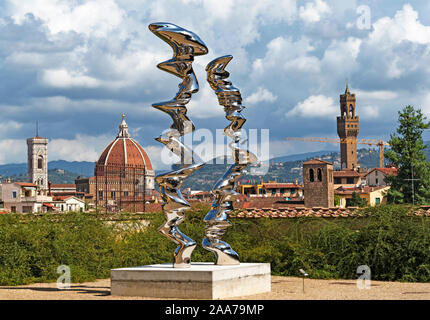 Tony Cragg, sculptures et colonnes elliptiques au point de vue jardins Boboli à Florence, Italie. Banque D'Images