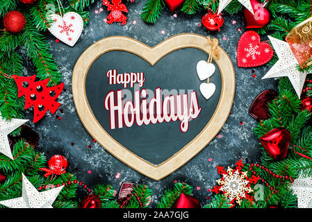 Happy Holiday écrit sur fond de bois, vue du dessus Banque D'Images