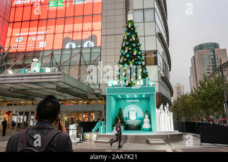 Shanghai, Shanghai, Chine. 20 Nov, 2019. 2019Ã¥Â¹Â¦Ã 11'Å"Ë†18¦»«¯Â¼Å Ã¥Â'Ã Â'¤¦Ã Å¯Â¼Å ÂµÂ·Ã'Ã¤ÂºÂºÃ¦°˜»¿Â¹Â Ã¥Ã¥Å"ÂºÃ SEVERNÃƑ''''' Ã¥Å"Ë†¤Ã Â"Å¥Â¹Â Ã lâ€™çÂ'¤à'Â'â'¬à…â€ÂµÃ¥Å"Â£Ã¨¯Å¾à¦Â Â' '˜¨Ã Â¿˜¦ Ã''''"Â¥Ã¥Â·Â²Ã¤¯çÂÂ ÂºÂ®Ã£â€''¨¿Ã lâ€™Ã…â€Âµç«¦Ã Â±Å'ÂçÂÂ Ã¥Â®ÂÃ¥'Âç''°Å'Ã…â¥Â"Ã-ÂºçÅ žÃ''¥Å"Â£Ã¨¯Å¾à¦Â Â' '˜¤Â½ÂÃ¤ÂºÅ½Ã Ã…â¥çÂ… ÂÃ¥Â£Â"Ã¥¿Â¹Â Âºé Ã¥Å"''"Â¨Ã¥''° Â¼Å¯ÂÃ'ËoeÃ« éÂ¥ÂºÂ Å½Â¦Ã¦¨Ã¥Â-˜Ã¥ÂÂçÂ¯Â¼Å±Â³Ã'¨¨Â²Ã''°Â°Æ'Ã Â"Â¥2001-2002¨'ÂçÂ Ã"Â Ã¿¨¤Â²Ã''°Â'ÂºÃ¤«¯Â¼Å Â"Ã'Ã'Ã Â½ ¥¥Â ©¤ Ã¥''šÂÃ¦¯Â¼Å ÅÃ€'Ã¤Â'ÂÃ¥Â°»˜Ã¥Â'''ŠÀ…"°''˜Ã¥Å"Â¨Ã¥Å"Â£Ã¨¯Å¾à¦Â Â' '˜Ã¥''°ÂÃ''¹Âç¦¦»§ç''¢â"¢Ã¥Â½Â±Ã£â' Banque D'Images