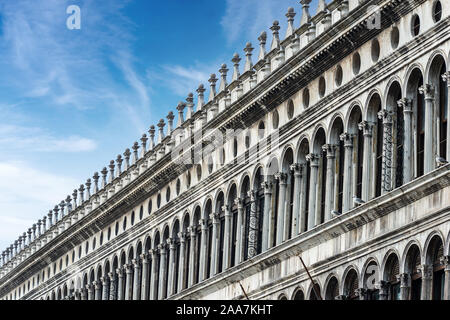 Venise, Procuratie Vecchie, gros plan des bâtiments anciens sur la Piazza San Marco, la place dans le centre historique. UNESCO World Heritage site, Italie Banque D'Images