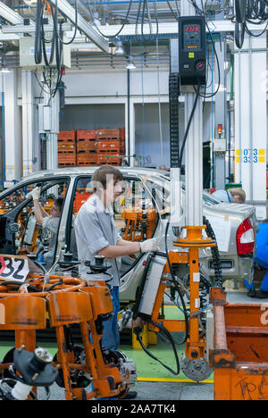 Nouvelles connaissances, région de Samara, Russie - le 13 décembre 2007 : ligne de montage des voitures Lada Avtovaz en usine Banque D'Images