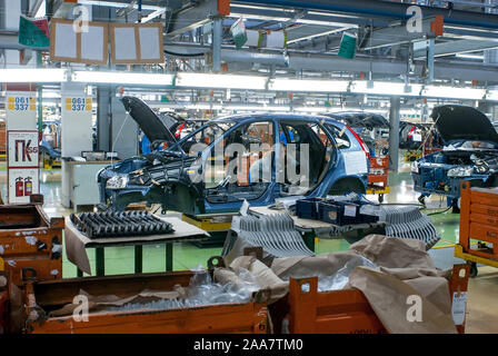 Nouvelles connaissances, région de Samara, Russie - le 13 décembre 2007 : ligne de montage des voitures Lada Avtovaz en usine Banque D'Images