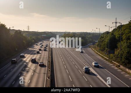 Dartford, England, UK - 21 septembre 2019 : les flux de trafic sur l'autoroute A2 entre Ebbsfleet à Dartford et Gravesend dans le nord du Kent. Banque D'Images