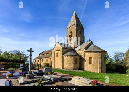 France, Saône et Loire, Martailly les Brancion, Brancion, église romane Saint Pierre et le cimetière // // France, Saône-et-Loire (71), Martailly-lès Banque D'Images