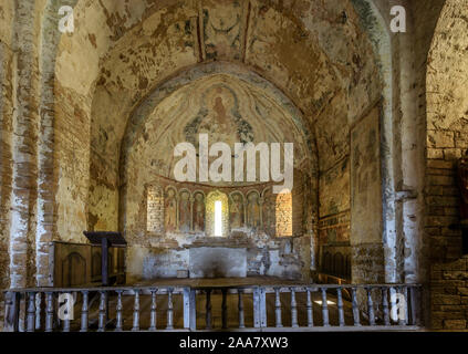 France, Saône et Loire, Martailly les Brancion, Brancion, église romane Saint Pierre, de l'intérieur, fresques et chevet // France, Saône-et-Loire (71 Banque D'Images