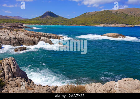 Felsige Küste bei Cala Agulla, Cala Ratjada, Majorque, Baléares, Espagne | côte rocheuse de Cala Agulla, Cala Ratjada, Majorque, Iles Baléares, Espagne Banque D'Images