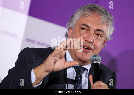 Roma 20/11/2019 Stade Olympique de Football Orneli Paolo Sommet Social Conseiller pour le développement économique et les activités de production de la Lazio RegionInstitutional salutations de Vincenzo Spadafora Ministre pour les politiques de jeunesse et sport, Paolo Orneli Conseiller pour le développement économique et les activités de production de la Région Latium, Daniele Frongia Conseiller pour le sport, les politiques de jeunesse, de grands événements à Rome et Luigi De Siervo, PDG de Lega di Serie A lors de l'ouverture de football à Rome du Sommet Social (photo de Giuseppe Fama/Pacific Press) Banque D'Images