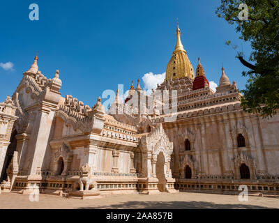 Le magnifique Temple Ananda dans la zone archéologique de l'ancienne Bagan (Pagan), le Myanmar (Birmanie) restauré par le gouvernement de l'Inde Banque D'Images