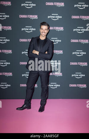 L'Italie, l'Italie. 19 Nov, 2019. Massimiliano Varrese marcher le 'tapis rose pour la première du Chiara Ferragni docufilm 'Chiara Ferragni' animée d'écriteaux en Auditorium della Conciliazione à Rome (Photo de Paolo Pizzi/Pacific Press) Credit : Pacific Press Agency/Alamy Live News Banque D'Images