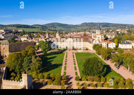 France, Saône et Loire, Mâconnais, Cluny, abbaye bénédictine, les bâtiments et le jardin (vue aérienne) // France, Saône-et-Loire (71), le Mâconnais, Cluny, abba Banque D'Images