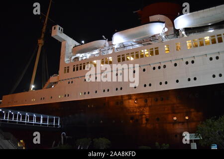 Long Beach, CA. U.S.A. 21 Octobre, 2019. RMS Queen Mary. La solitude la nuit et la tranquillité de la reine Mary en 1936. Banque D'Images