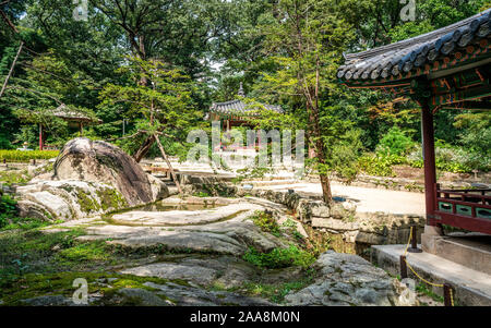 Sur le jardin secret Huwon avec Ongnyucheon Soyoam rock stream et le palais Changdeokgung à Séoul en Corée du Sud Banque D'Images