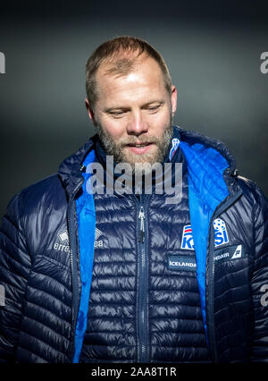 High Wycombe, Royaume-Uni. 19 Nov, 2019. L'Islande U21 assistant manager Eiður Guðjohnsen (Daniele Gudjohnsen) pendant le match international entre l'Angleterre U20 et U21 de l'Islande à Adams Park, High Wycombe, en Angleterre, le 19 novembre 2019. Photo par Andy Rowland. Credit : premier Media Images/Alamy Live News Banque D'Images