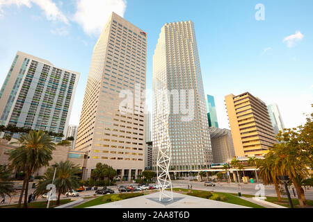 Miami, Florida, United States - Navette spatiale Challenger Memorial et édifices du centre-ville. Banque D'Images