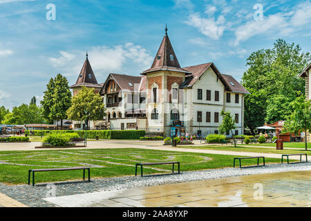 Hullam Hotel a été ouvert en 1894. L'hôtel est situé sur les rives du Lac Balaton à Keszthely, Zala County, Western Transdanubia, Hongrie, Europe Banque D'Images