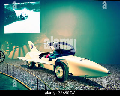 GM Firebird 1 concept car 1953. Au V&A Exposition 'Voitures accélère le monde moderne. Banque D'Images