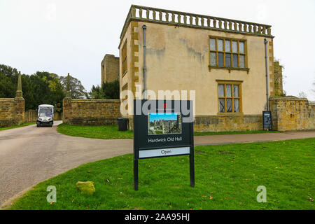 Un panneau d'information ou conseil à Hardwick Old Hall, Derbyshire, Angleterre, RU Banque D'Images