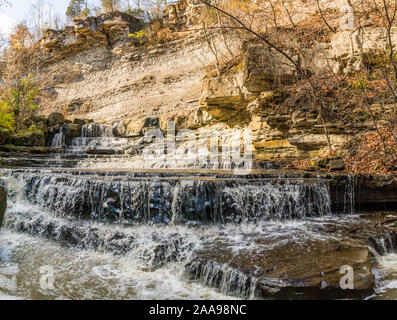 Aire de conservation de Rockway Falls et aire de conservation de Louth Falls Niagara Escarpment Valley Lincoln Ontario Canada à l'automne Banque D'Images