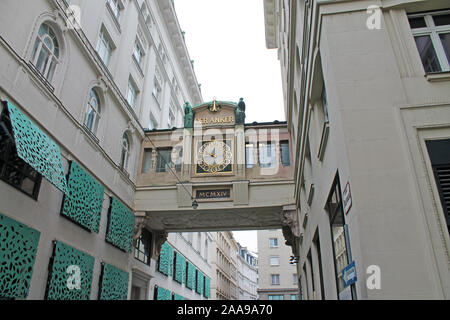 Vue sur l'horloge Anker à Vienne. Autriche. Banque D'Images