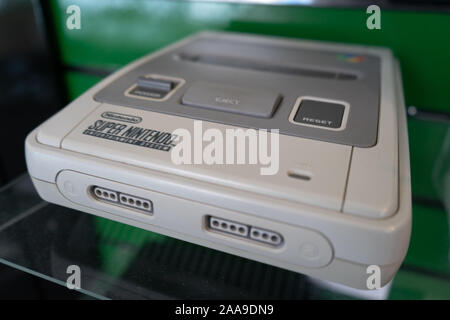 Une Super Nintendo Entertainment System produit en 1991 et vendus dans les années 1990 Banque D'Images