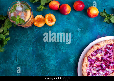 Sweet Fruit pizza avec limonade nectarine Banque D'Images