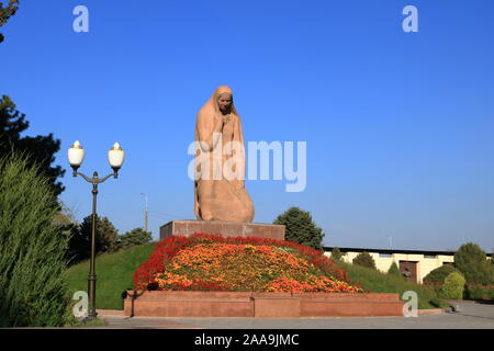 1 octobre 2019 - Tachkent (Ouzbékistan), flamme éternelle, Bratskiye Mogily Monument Banque D'Images