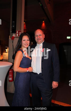 Dirk OB mit Ehefrau Hilbert Hilbert Su Yeon bei der 14. Gala 2019 im Schauspielhaus espoir. Dresde, 16.11.2019 Banque D'Images