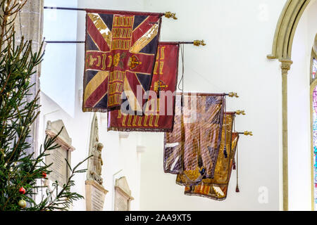 Les couleurs régimentaire militaires britanniques sont exposées à la Chapelle du roi, rue Main, Gibraltar. Banque D'Images