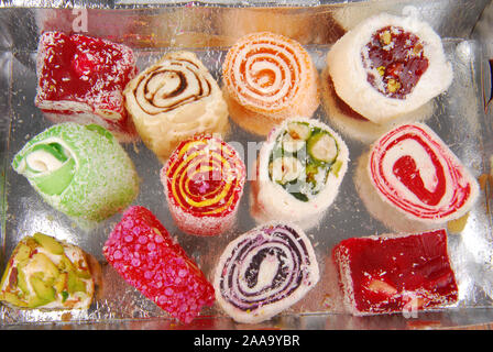 Des bonbons en boite cadeau traditionnel turc Banque D'Images