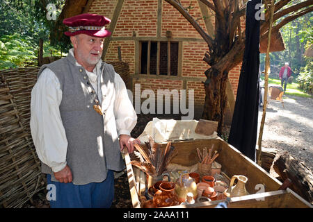 The Peddler in Little Woodham 17th Century Village, Gosport, Hampshire, Royaume-Uni Banque D'Images